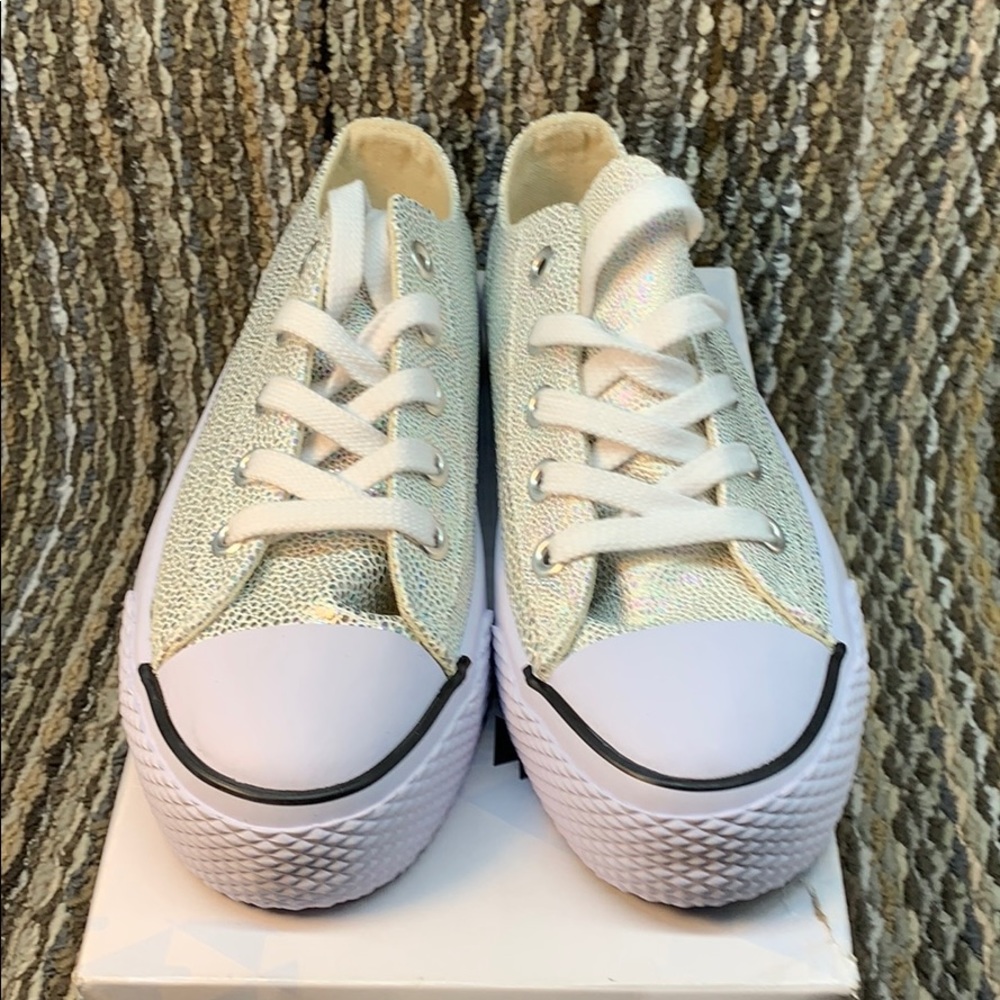 Airwalk Women’s Legacee Sneaker Size 6